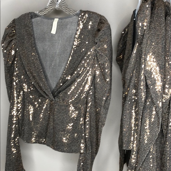 Metallic Golden Top - Picture 3 of 4